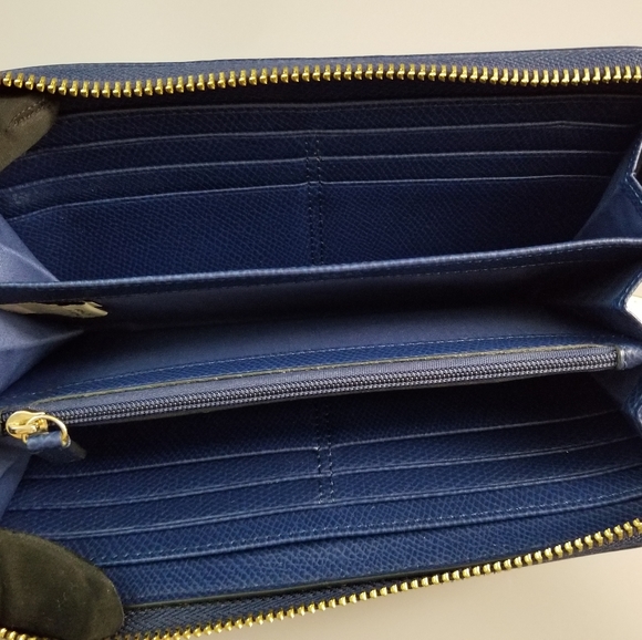 COACH Beautiful Large Zippy compact Wallet Signature - Picture 5 of 16